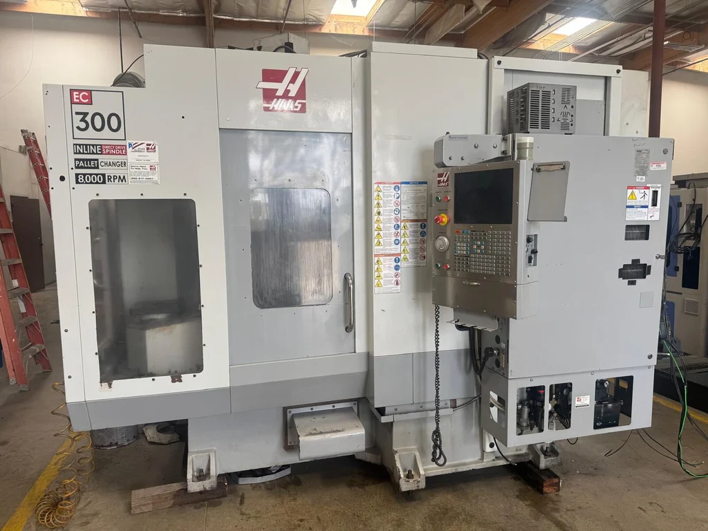 HAAS EC300 CNC Horizontal Machining Center 2-Pallet Year 2008 CAT40 EC-300 inside amiron warehouse